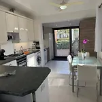 Alia Townhouse Apartment *