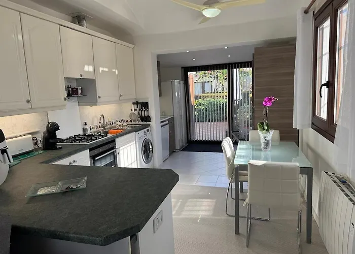 Alia Townhouse Apartment *